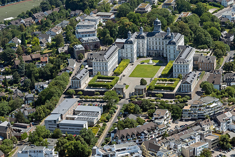 Luftaufnahme von Schloss Bensberg 