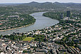 Luftbild der Bundesstadt Bonn mit Rhein und Siebengebirge am Horizont